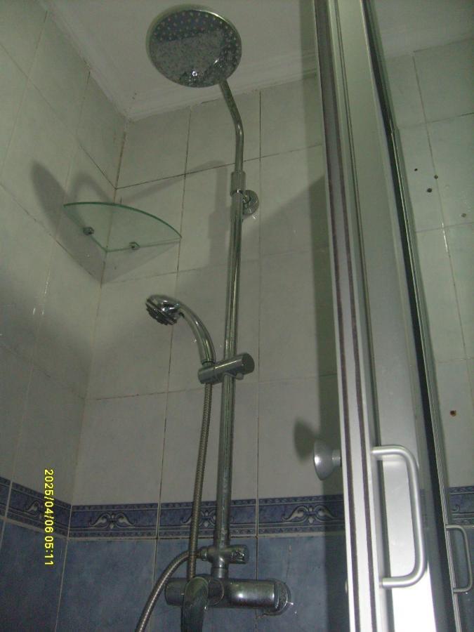 Hostal Aznavour *